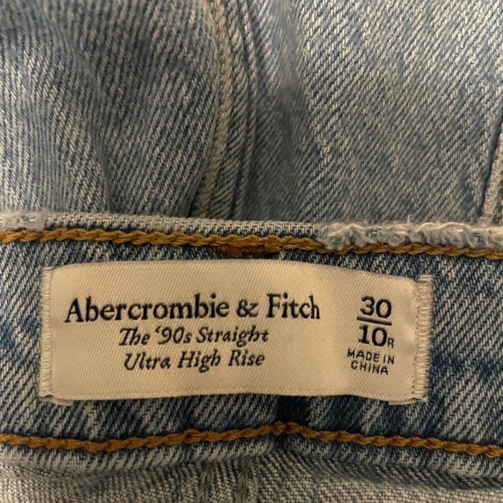 Abercrombie and Fitch The 90’s Ultra High Rise Distressed Straight Jean Size 30 - Picture 15 of 16